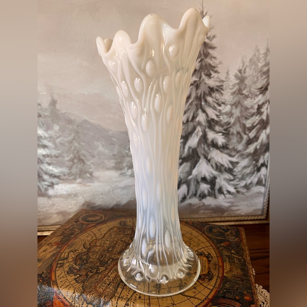 Vintage Opalescent Art Glass Vase Attributed Northwood / Fenton rain pattern